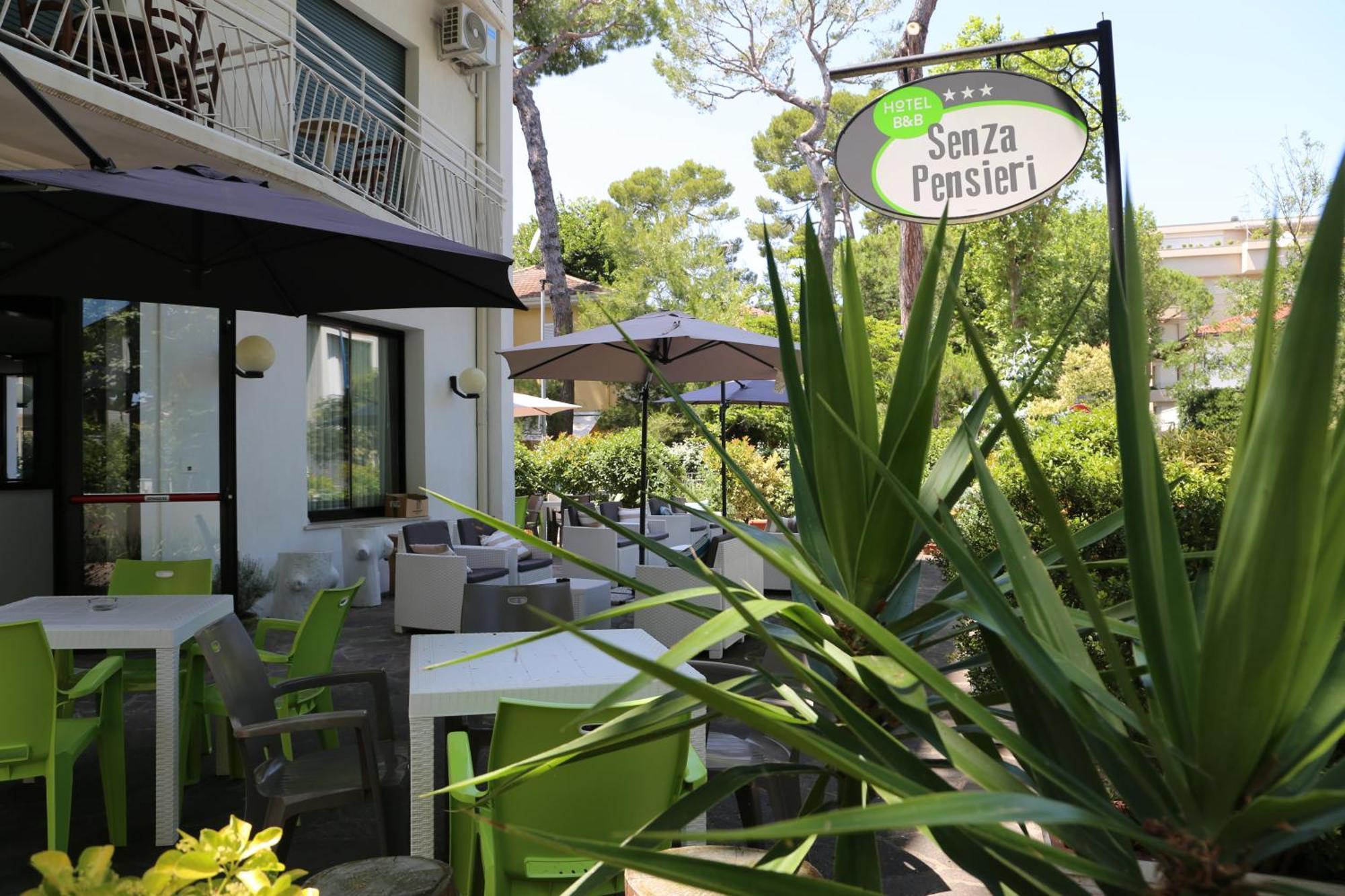 Hotel Senza Pensieri Riccione Exterior foto